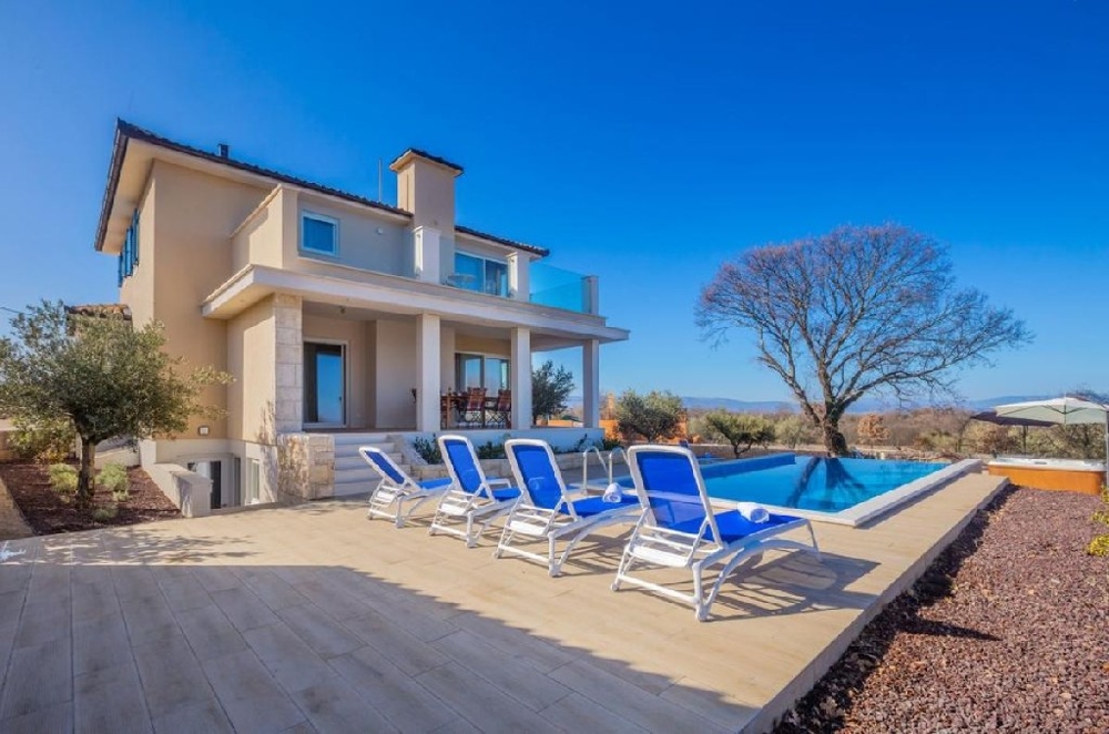 Wysokiej jakości i nowoczesne wnętrze nieruchomości H842.