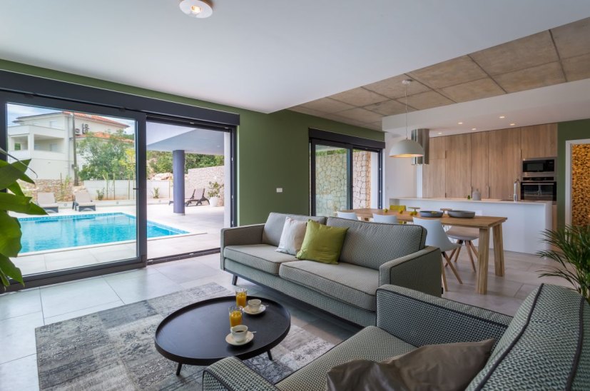 Luksusowa część dzienna i basen.