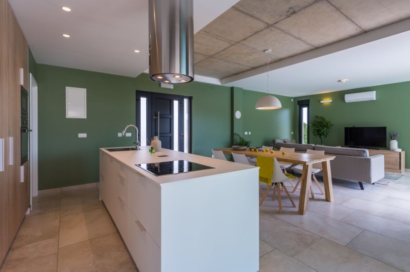 Nowoczesna, otwarta kuchnia.