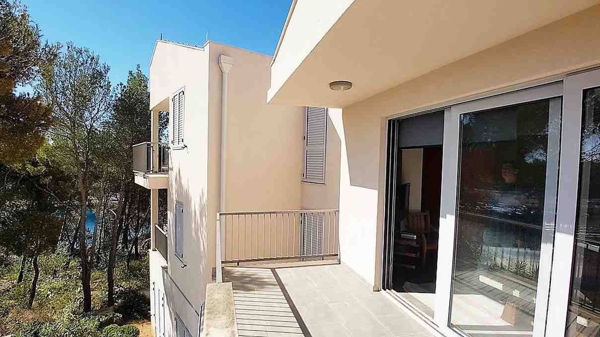 Nowoczesny dom na sprzedaż w Milnej na Bracu w Chorwacji.