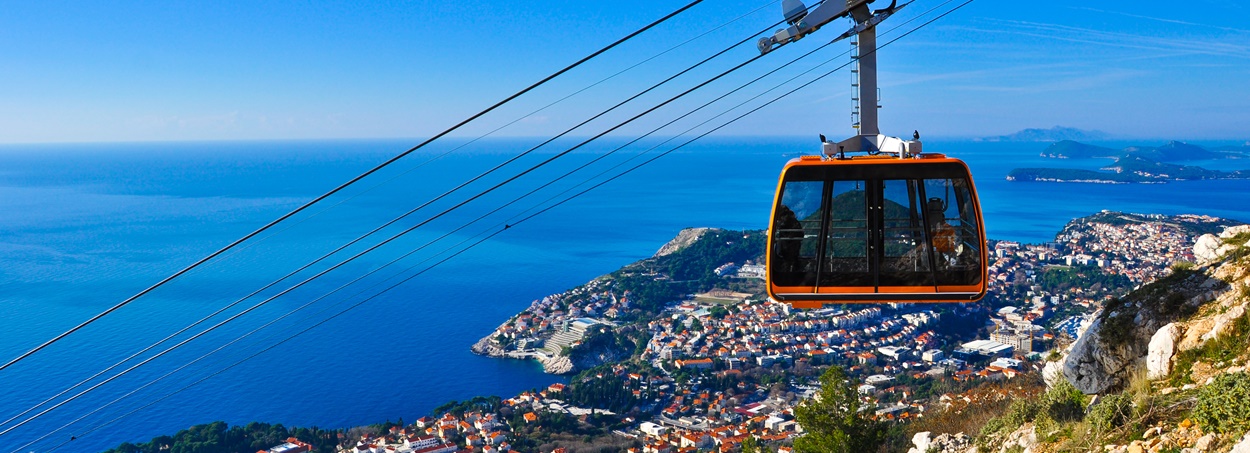 Nieruchomości z widokiem na morze w Dubrovniku. Kolejka linowa.